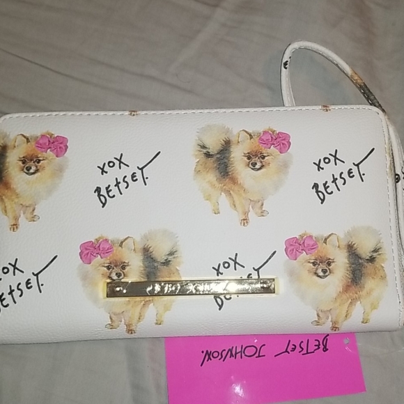 Betsey Johnson Handbags - 🐶NWT!!! Betsy Johnson Pomeranian wallet🐶